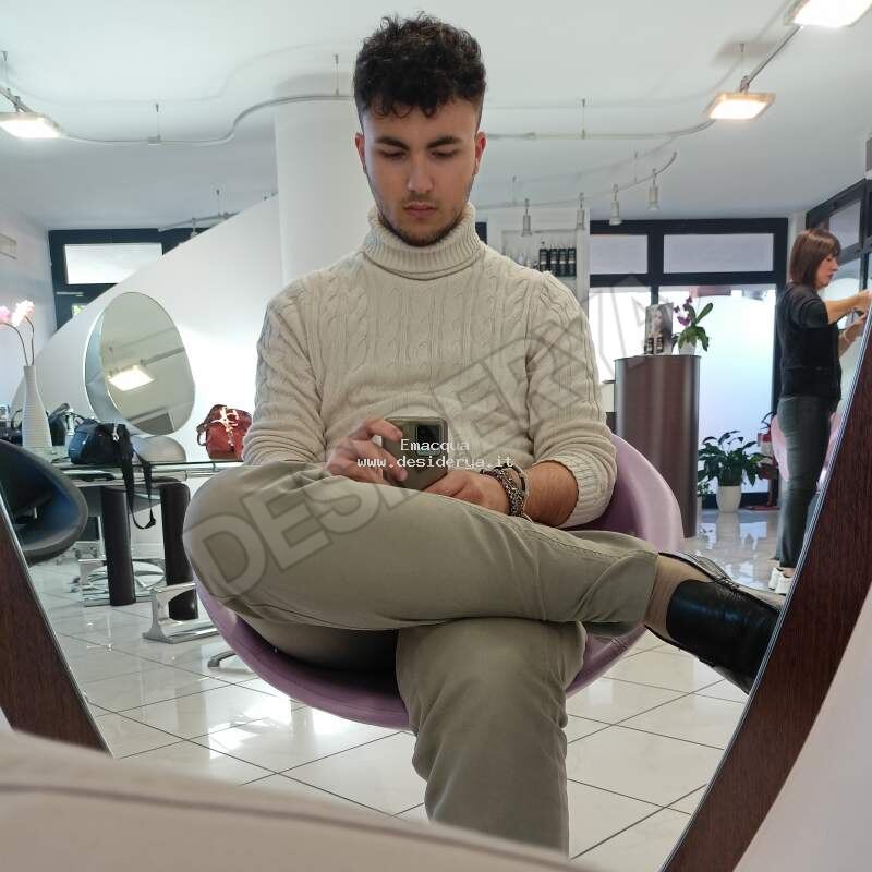 Emacqua5883886