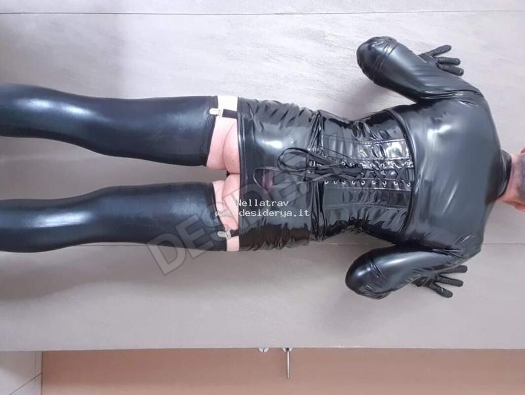 Nellatrav5873188