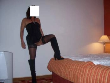 nicol69325318